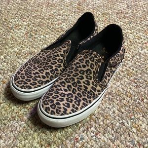 Leopard Comfort Vans